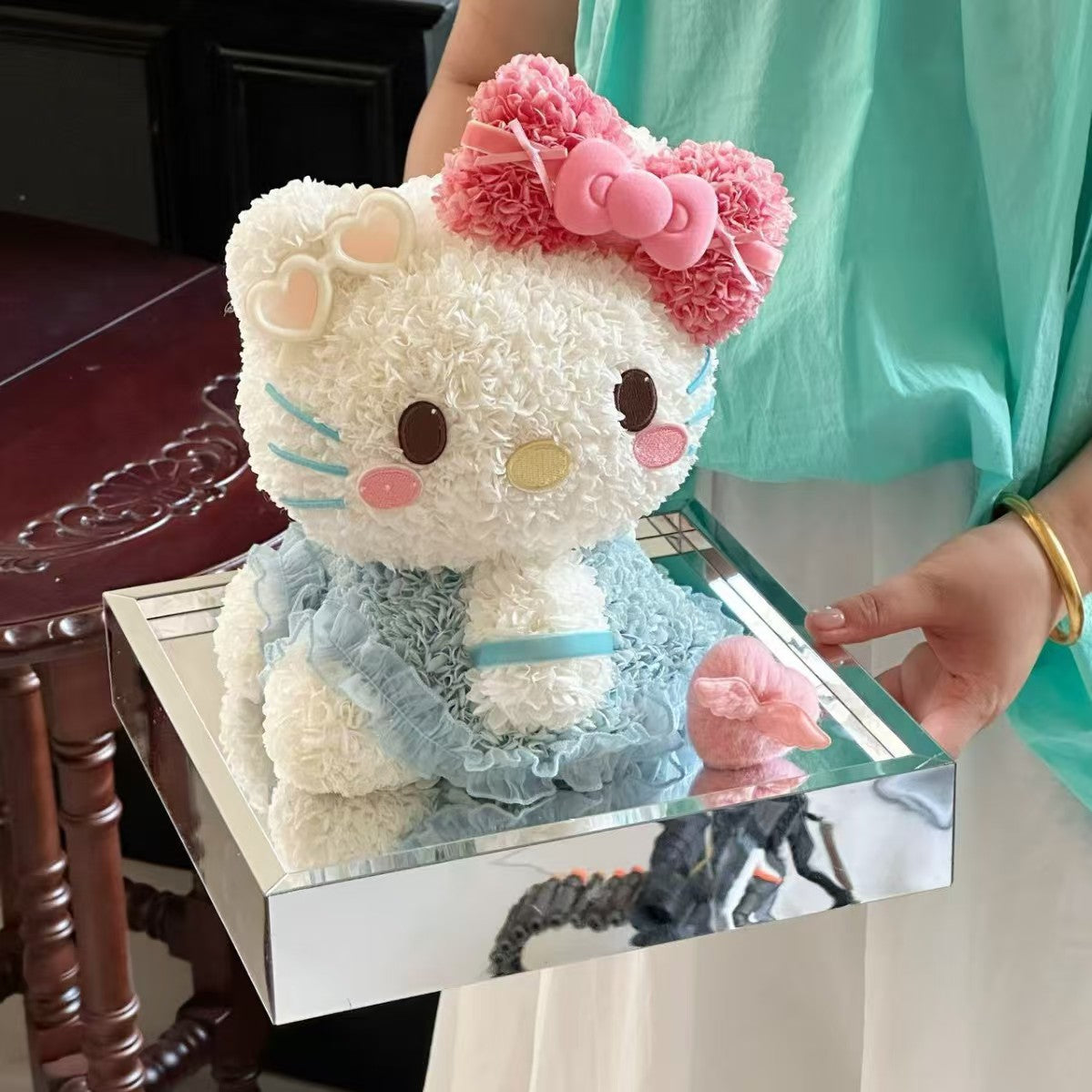 Cute Sitting Kitty: Preserved Flower Gift Box