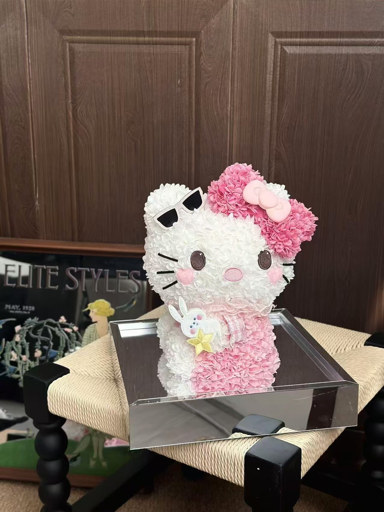 Cute Sitting Kitty: Preserved Flower Gift Box